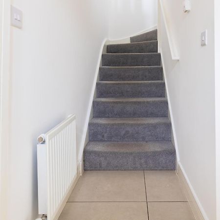 Spacious 4-Bedroom Home Near City Centre With Parking Nottingham Exterior foto