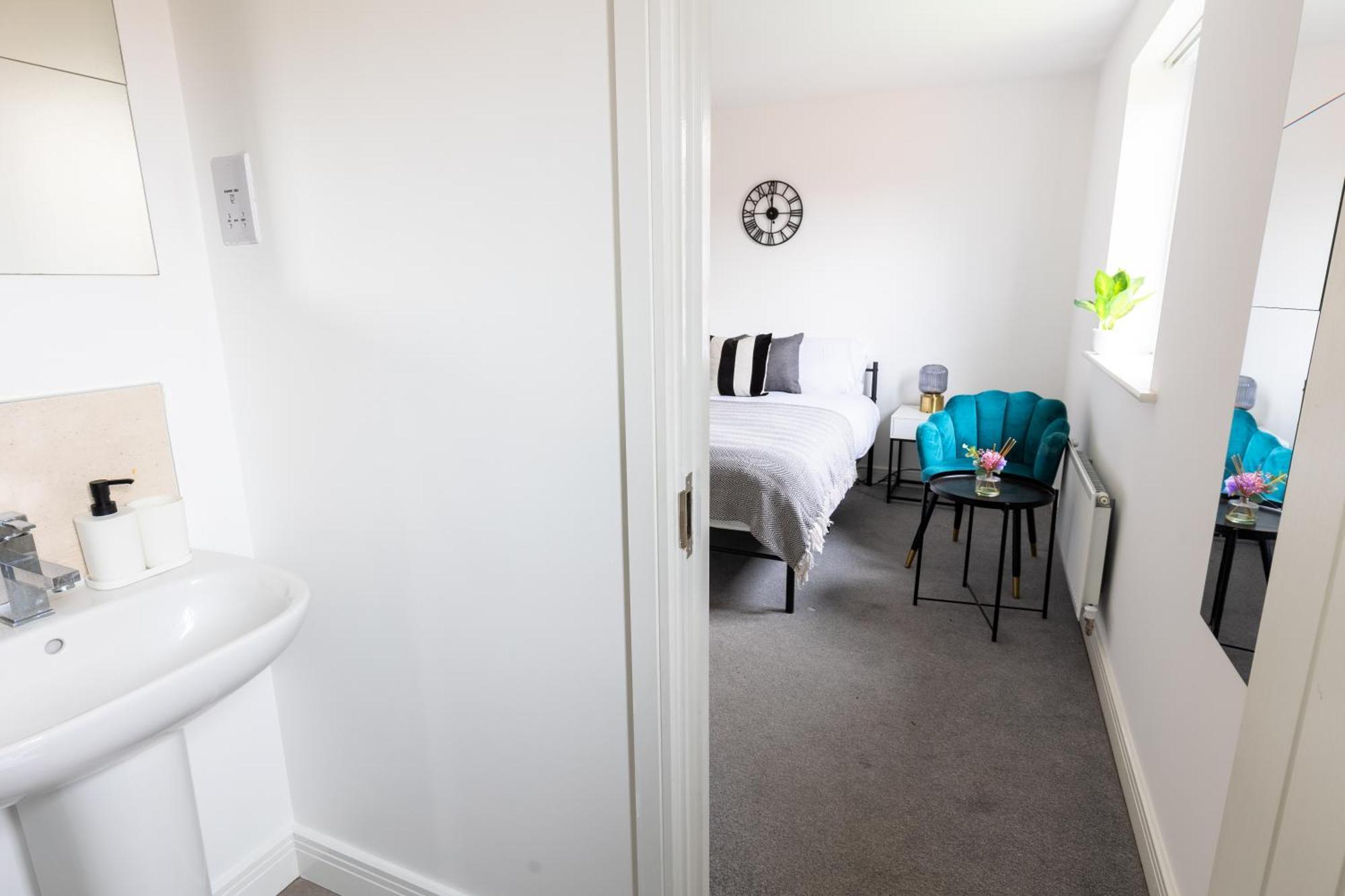 Spacious 4-Bedroom Home Near City Centre With Parking Nottingham Exterior foto