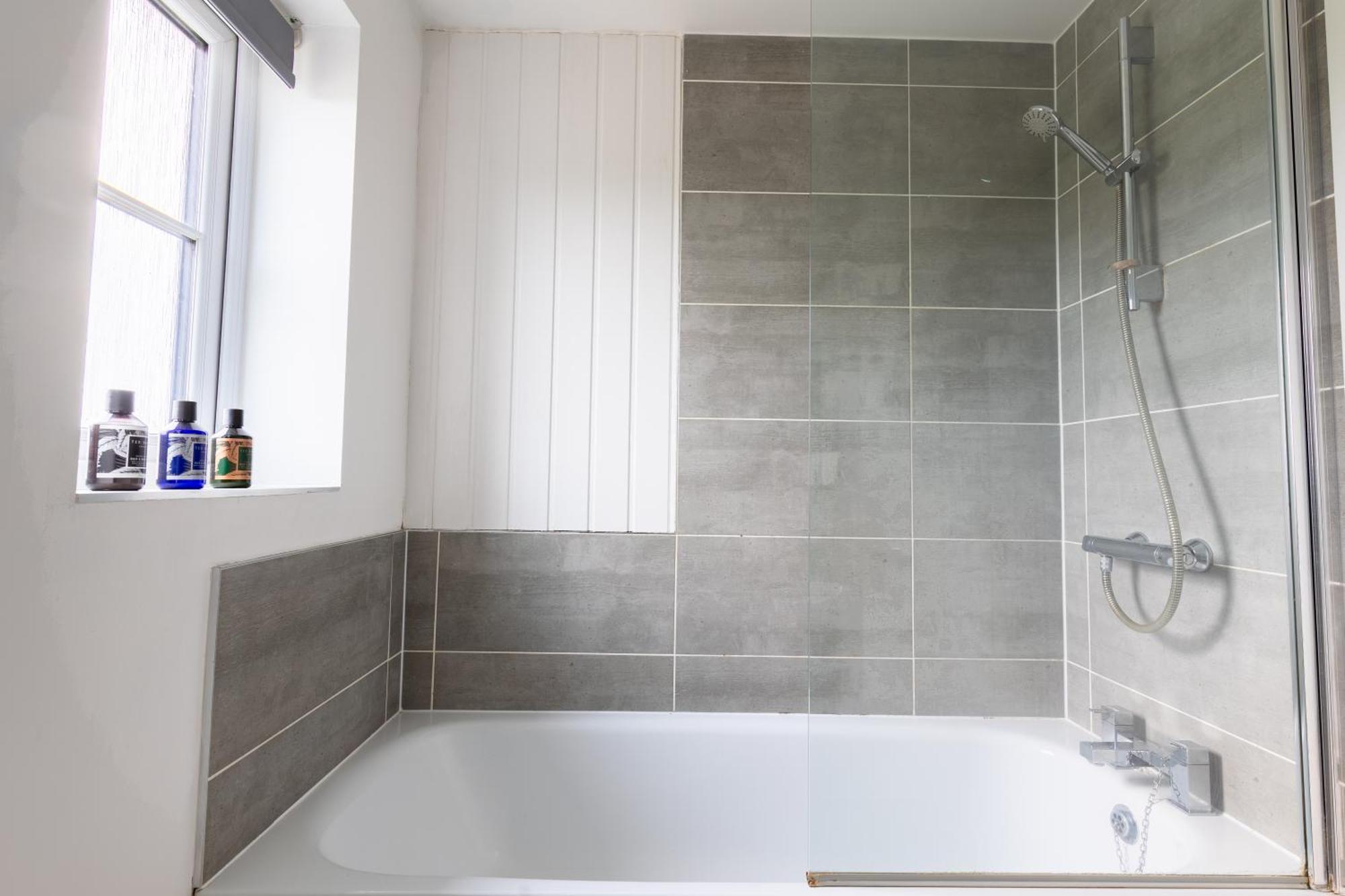 Spacious 4-Bedroom Home Near City Centre With Parking Nottingham Exterior foto