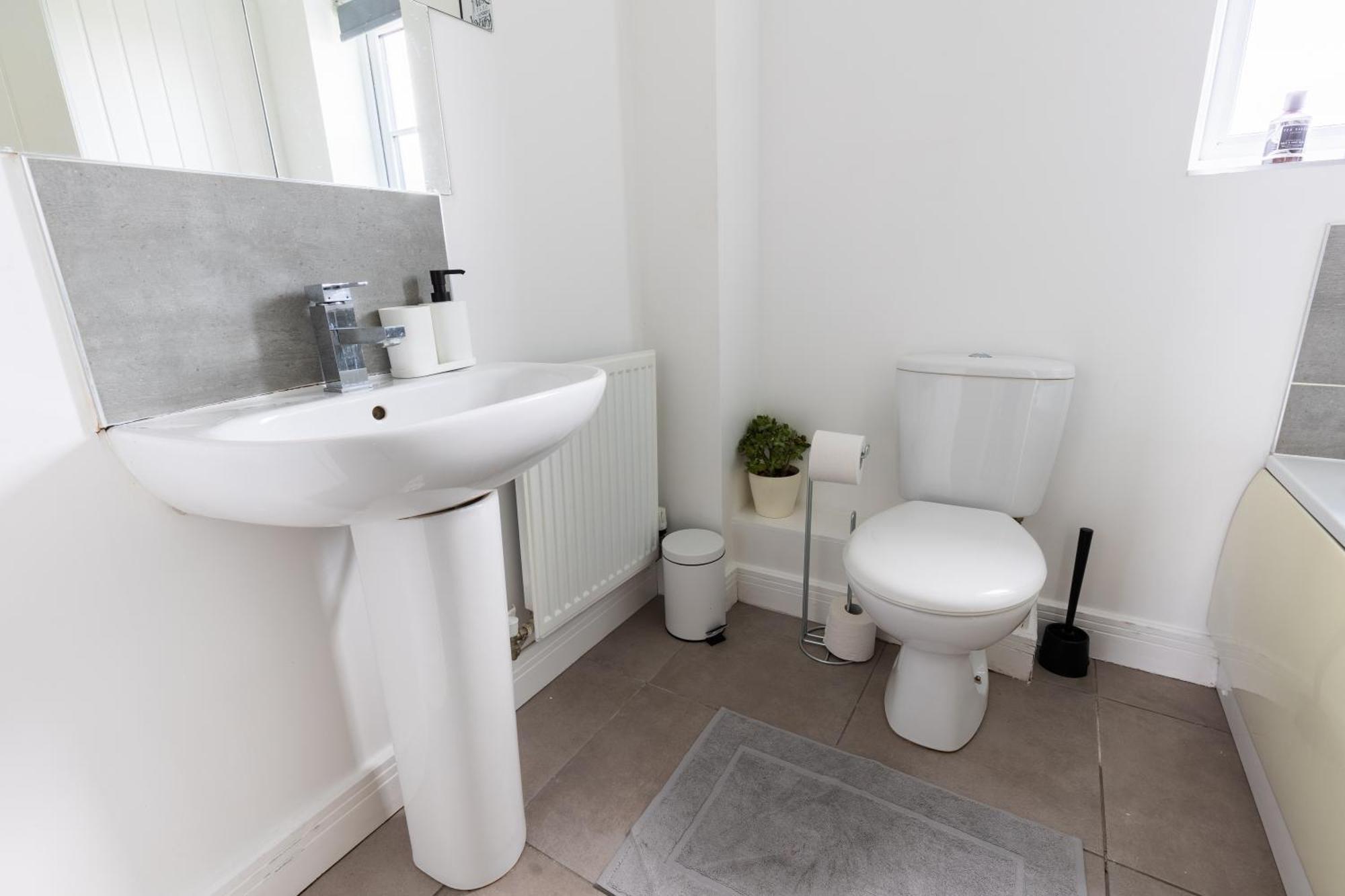 Spacious 4-Bedroom Home Near City Centre With Parking Nottingham Exterior foto